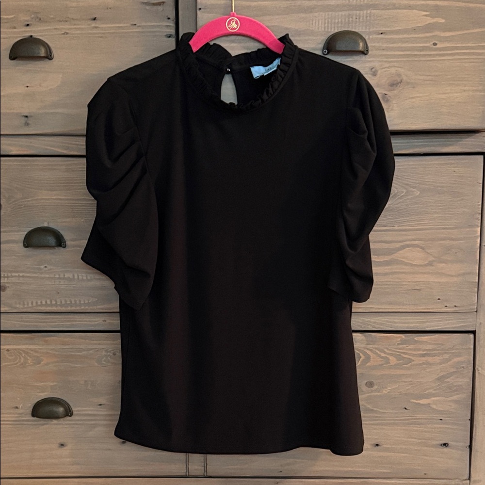 NWOT CeCe Black puff sleeve black top sz M